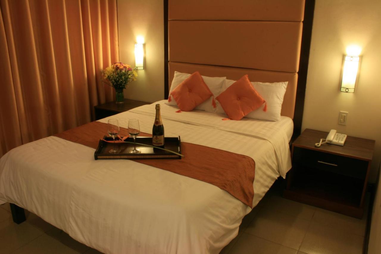 O Hotel Баколод Екстериор снимка